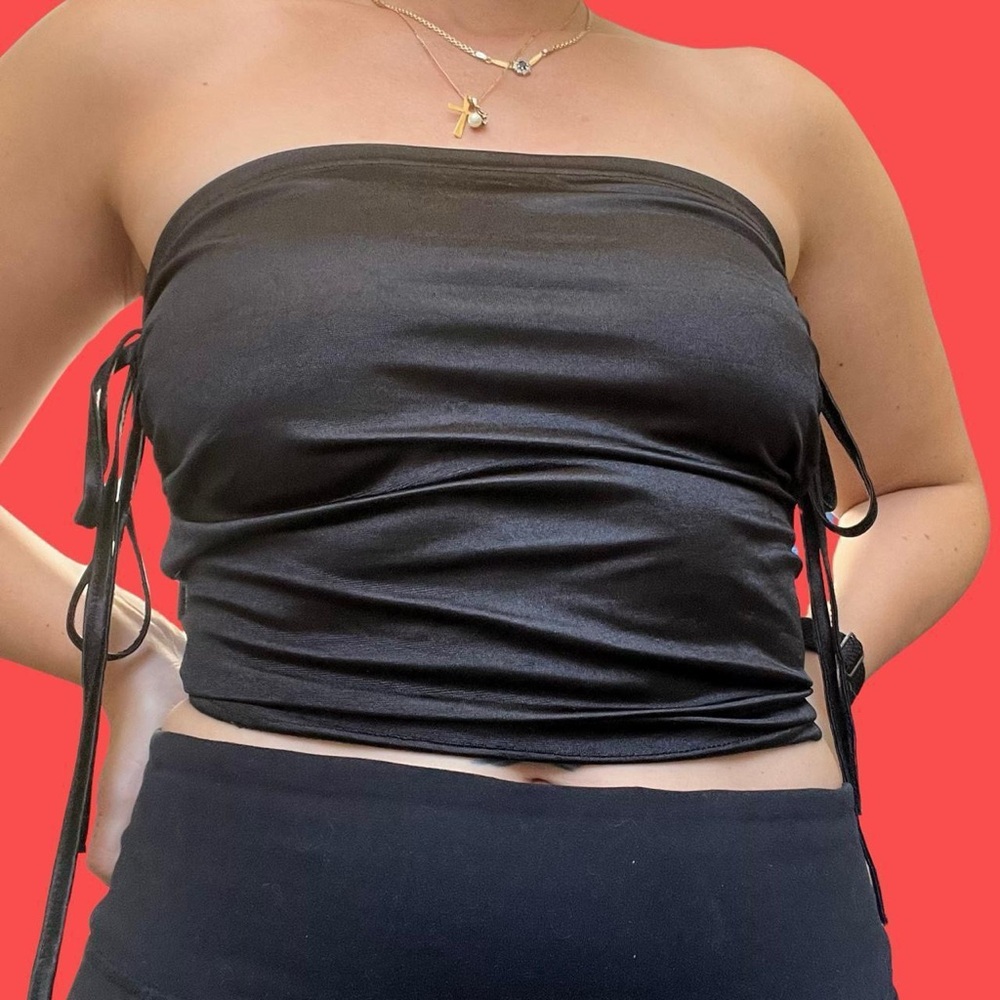 Elegant Black Strapless Crop Top